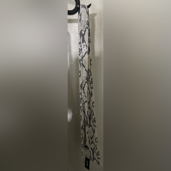 Skinny scarves - Picture 9 of 11